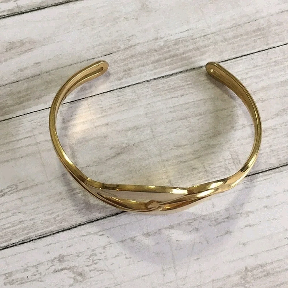 Vintage Avon Gold and enamel vintage bracelet cuff bracelet